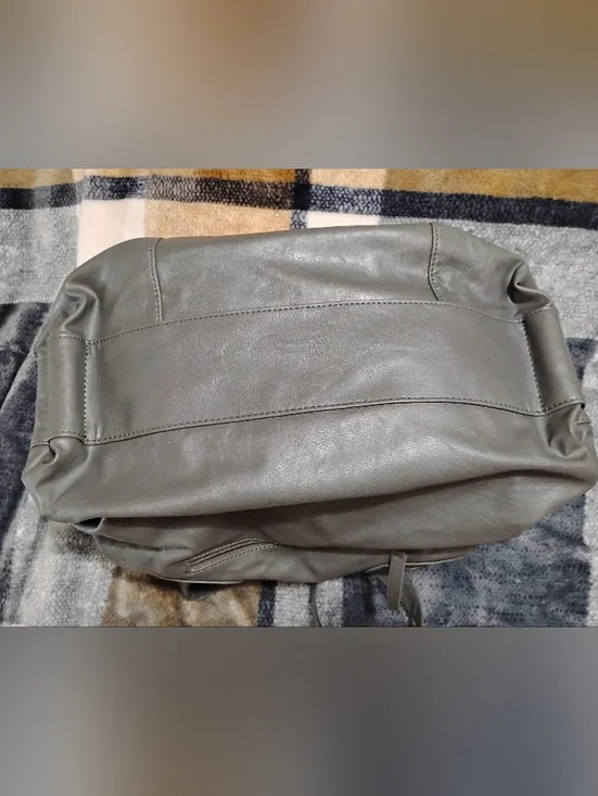 NWT💕OLIVIA & JOY New York! Gray Studded Large Tote Bag with Removable Strap - Picture 4 of 12